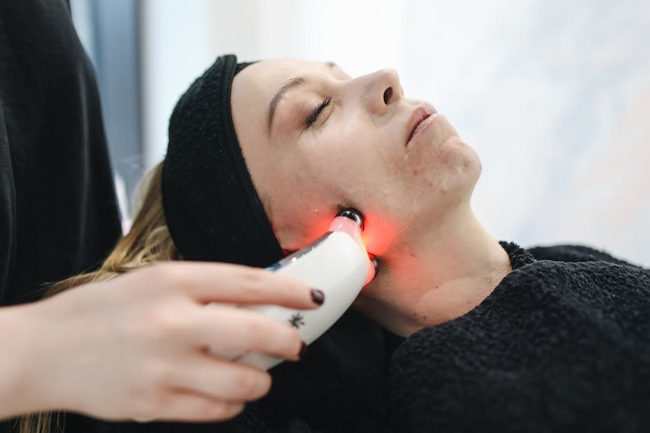 How Red Light Therapy Benefits Skin Health: A Comprehensive Analysis