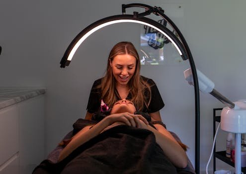 how does red light therapy benefit skin health
